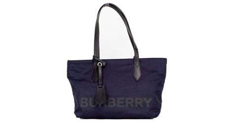 Burberry use Regenereted Nylon Econyl 